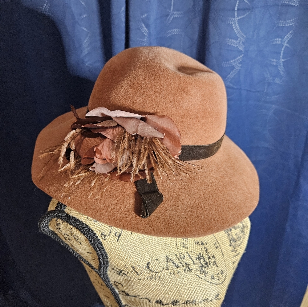 Vintage BETMAR New York HAT ~Brown~ Wool Felt ~Union Made ~ Size 6